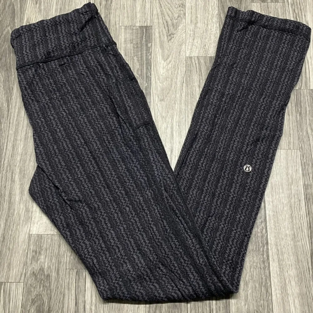 LULULEMON Stretch Tie Waist Black Print Workout Pants - Picture 1 of 6
